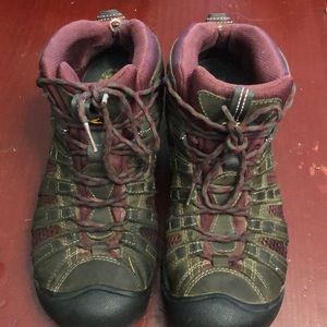 Keen women’s Hiking boot 10